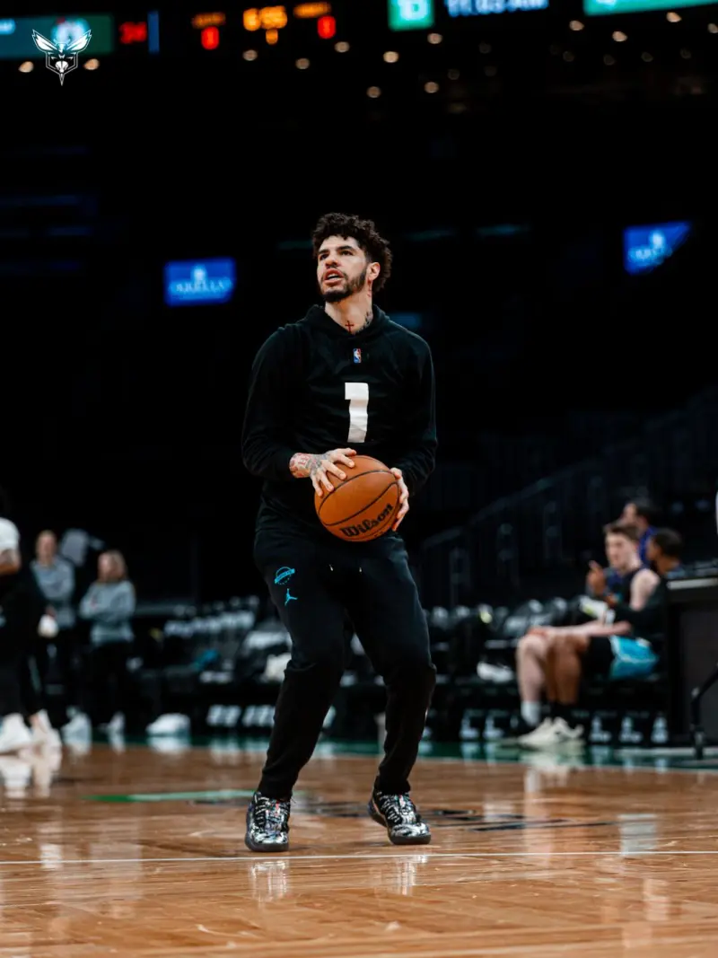 世界杯app下载-挥汗如雨！黄蜂官方Ins晒众球员训练照：在TD花园投篮